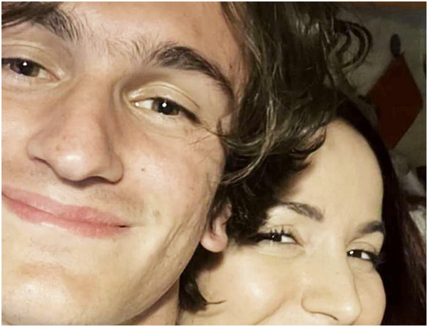 Andrea Delogu ricorda il fratello scomparso mentre Milly Carlucci parla di Ballando con le stelle Andrea Delogu ricorda il fratello scomparso mentre Milly Carlucci parla di Ballando con le stelle