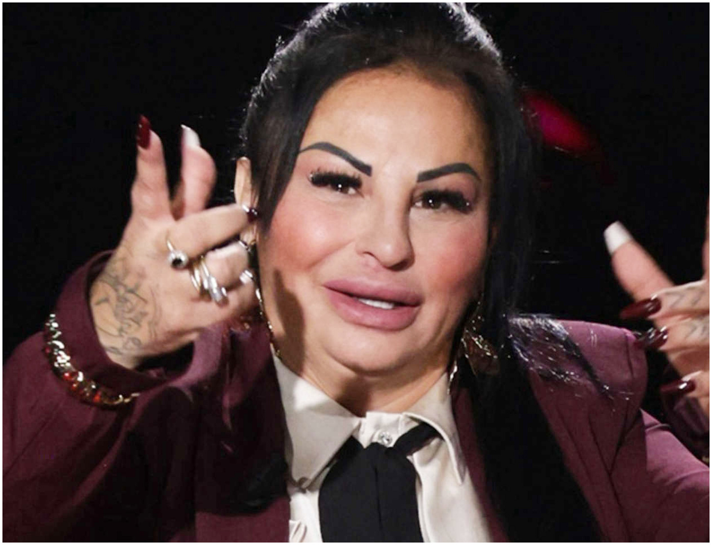 Belve: Belen e Rita De Crescenzo al centro di polemiche e meme sui social network. Belve: Belen e Rita De Crescenzo al centro di polemiche e meme sui social network.