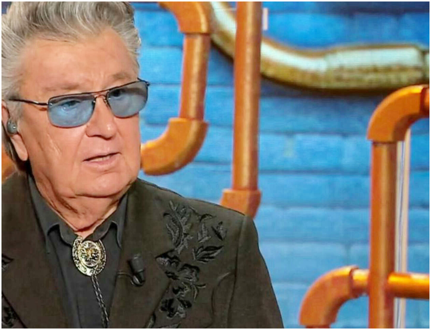 Bobby Solo racconta la sua vita tra droghe e alcol, mentre sua madre sperava in un futuro da parroco