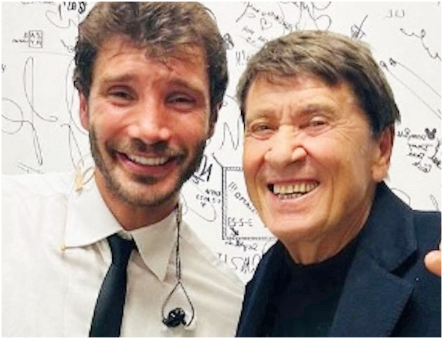 De Martino e Morandi bloccati dalla Rai per lo show: la questione legata ad Affari Tuoi De Martino e Morandi bloccati dalla Rai per lo show: la questione legata ad Affari Tuoi