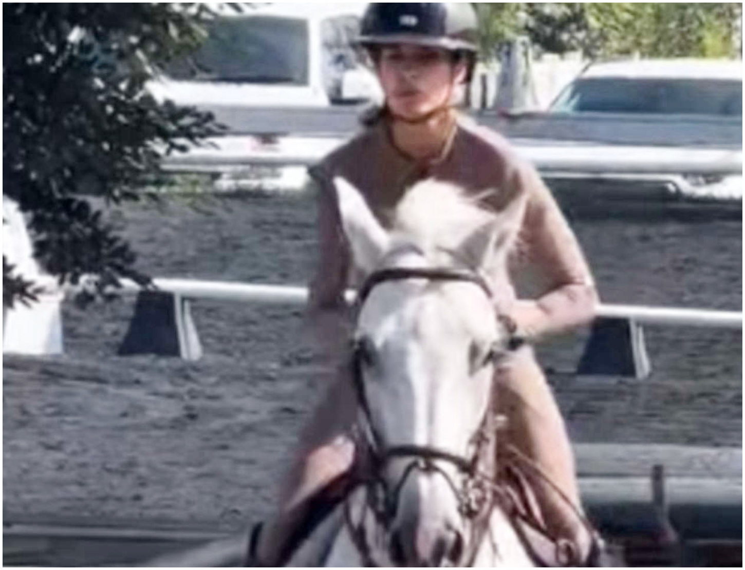 Elisabetta Canalis condivide la sua passione per l’equitazione con splendide immagini sul web