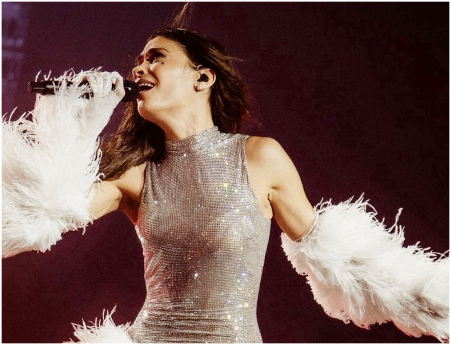 Elodie presenta al Forum il suo nuovo tour: un’esplosione di energia e spettacolo pop Elodie presenta al Forum il suo nuovo tour: un’esplosione di energia e spettacolo pop