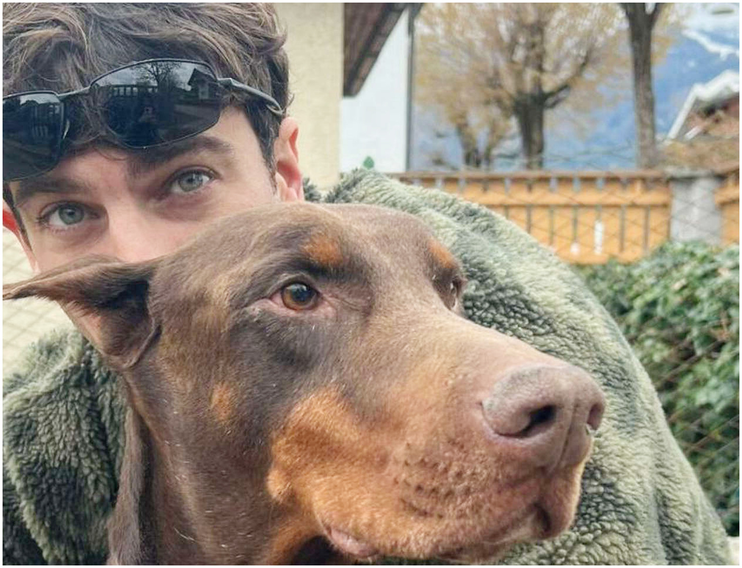 Filippo Contri esprime il desiderio di una pozione per prolungare la vita del suo cane Eros. Filippo Contri esprime il desiderio di una pozione per prolungare la vita del suo cane Eros.