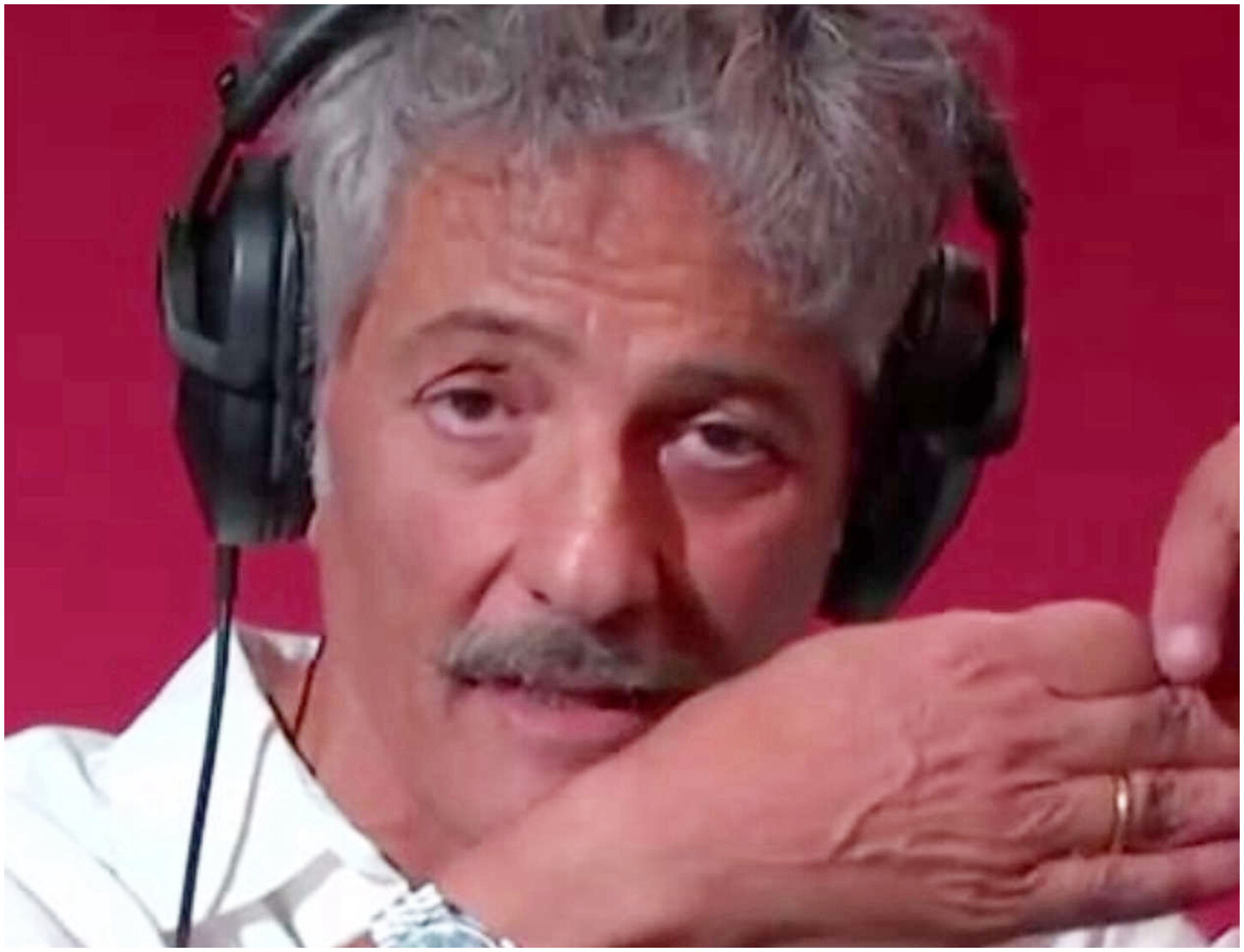 Fiorello costretto a rinunciare al debutto atteso per un malore: aggiornamenti sulle sue condizioni