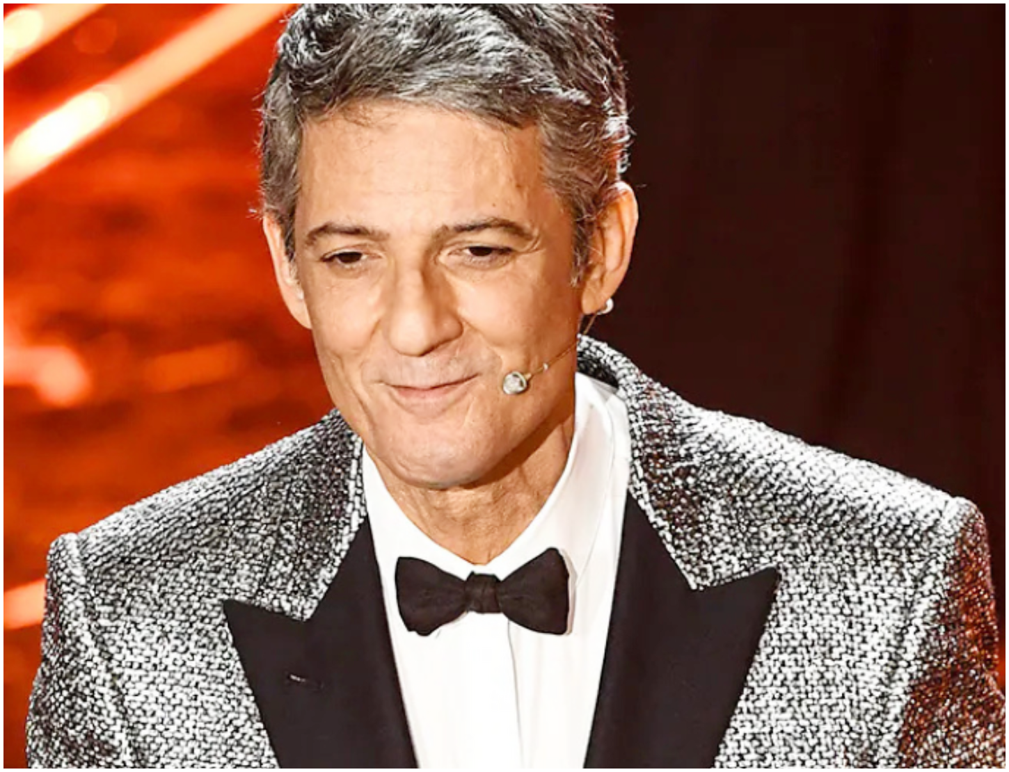 Fiorello contatta i ‘Sinner’ e critica duramente Vittorio Feltri, poi arriva un annuncio sorprendente