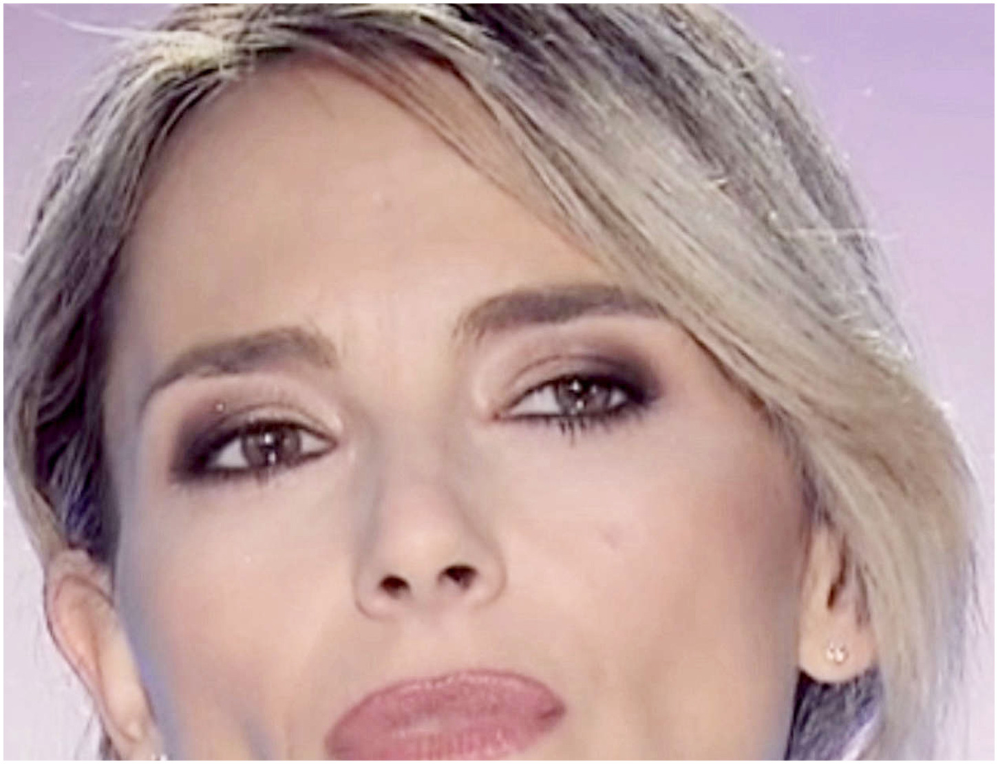 Francesca Fialdini si confida sui suoi difficili rapporti con la salute mentale e il dolore interiore Francesca Fialdini si confida sui suoi difficili rapporti con la salute mentale e il dolore interiore