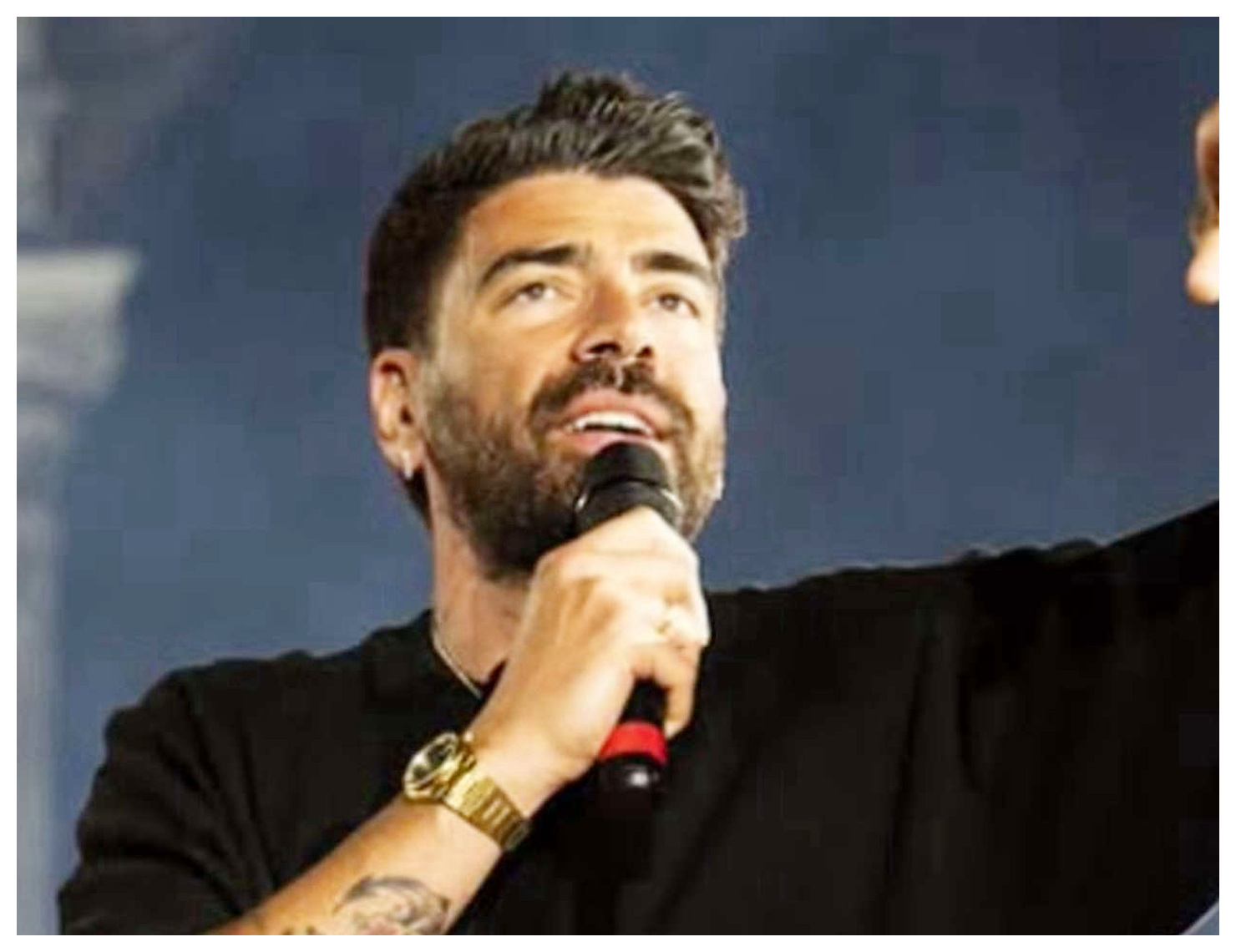 Gianluca Gazzoli, nuovo conduttore della serata esclusiva di Sanremo Giovani 2025