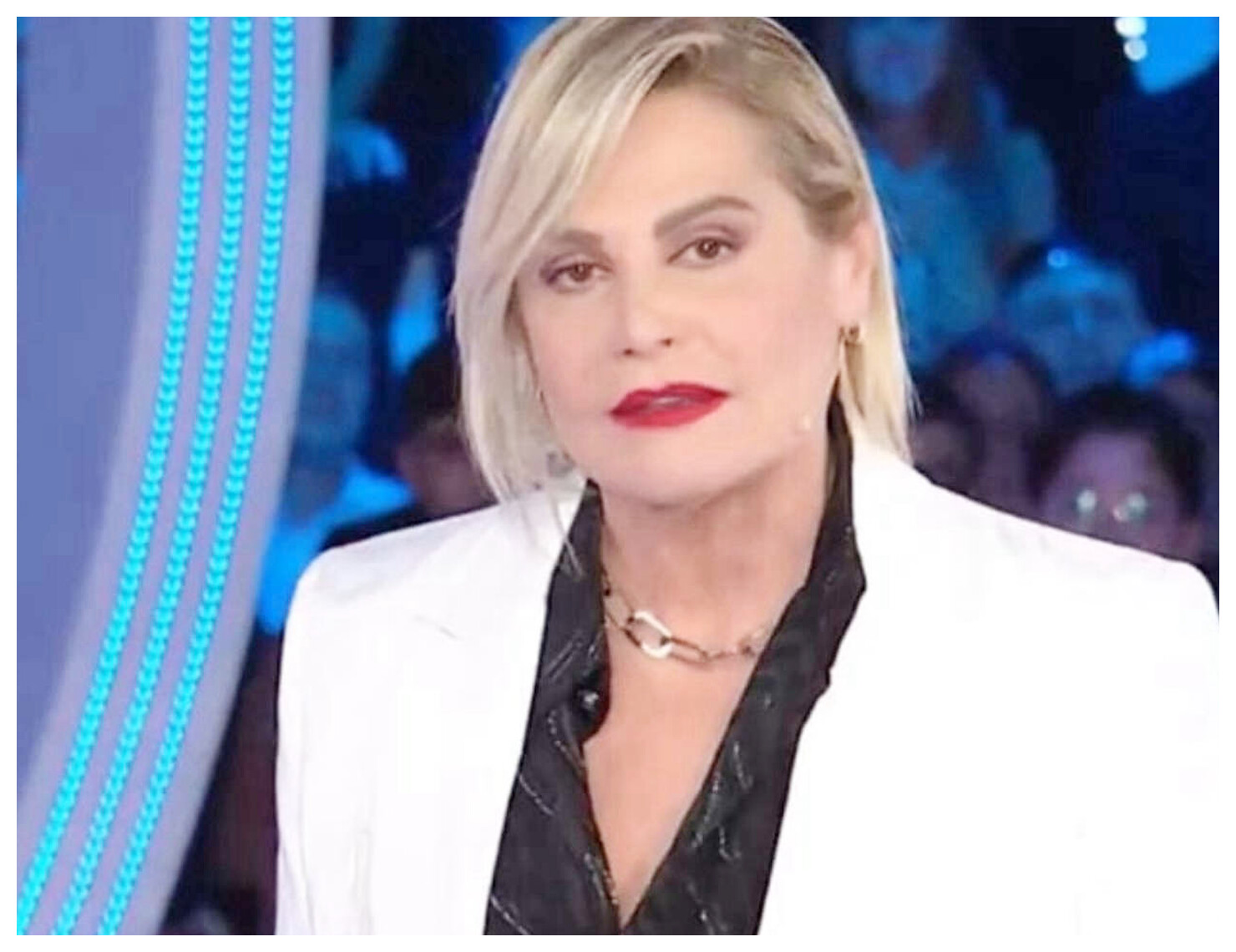 Simona Ventura chiarisce con Jonas e Omer dopo il rischio di una rissa al Grande Fratello