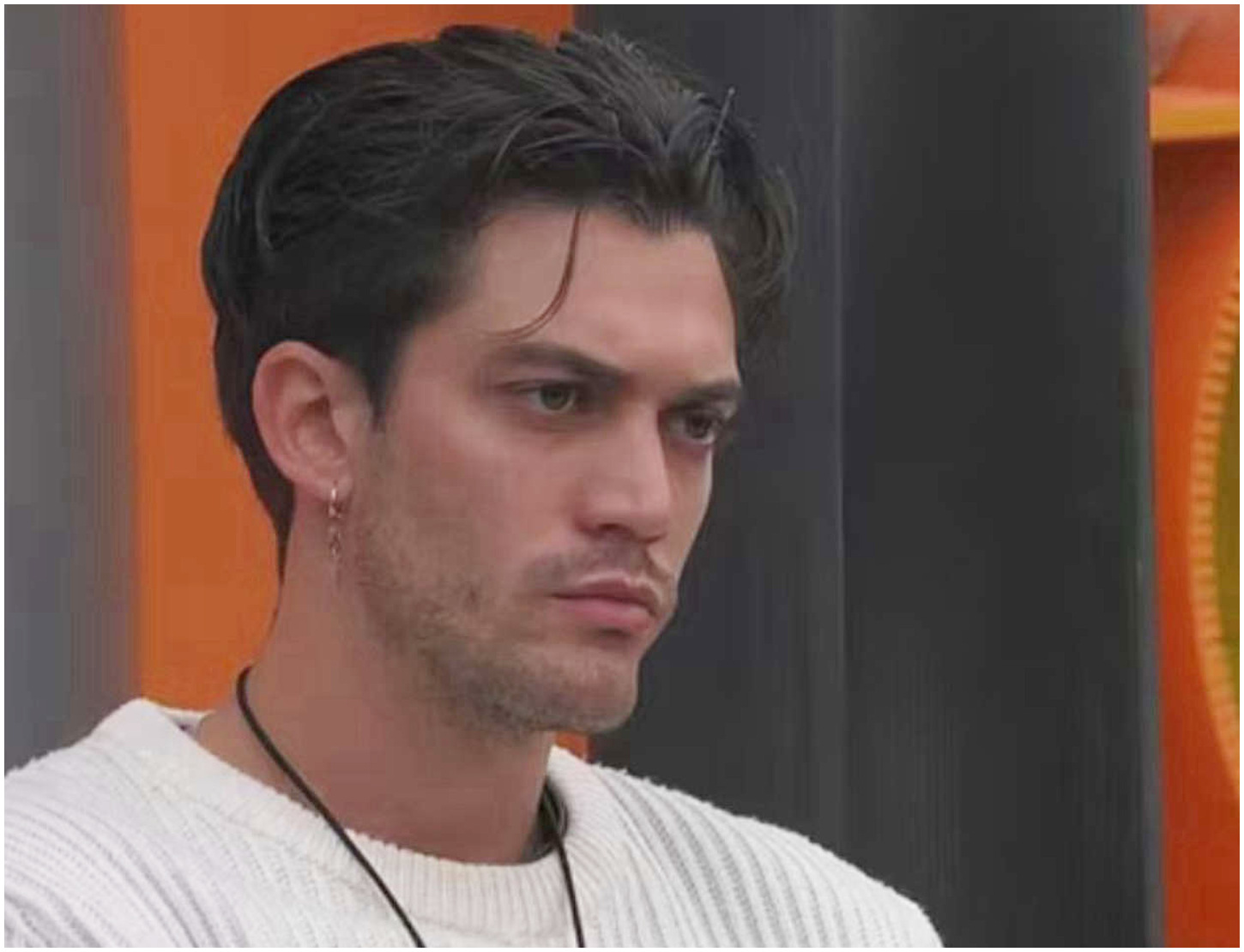 Il Grande Fratello riconosce il valore di Jonas: stasera provoca ma rappresenta il vero gieffino Il Grande Fratello riconosce il valore di Jonas: stasera provoca ma rappresenta il vero gieffino