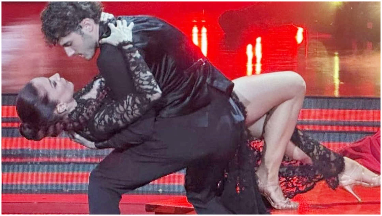 Ballando con le stelle su Rai 1, Maria Esposito ballerina per una notte e prime eliminazioni Ballando con le stelle su Rai 1, Maria Esposito ballerina per una notte e prime eliminazioni