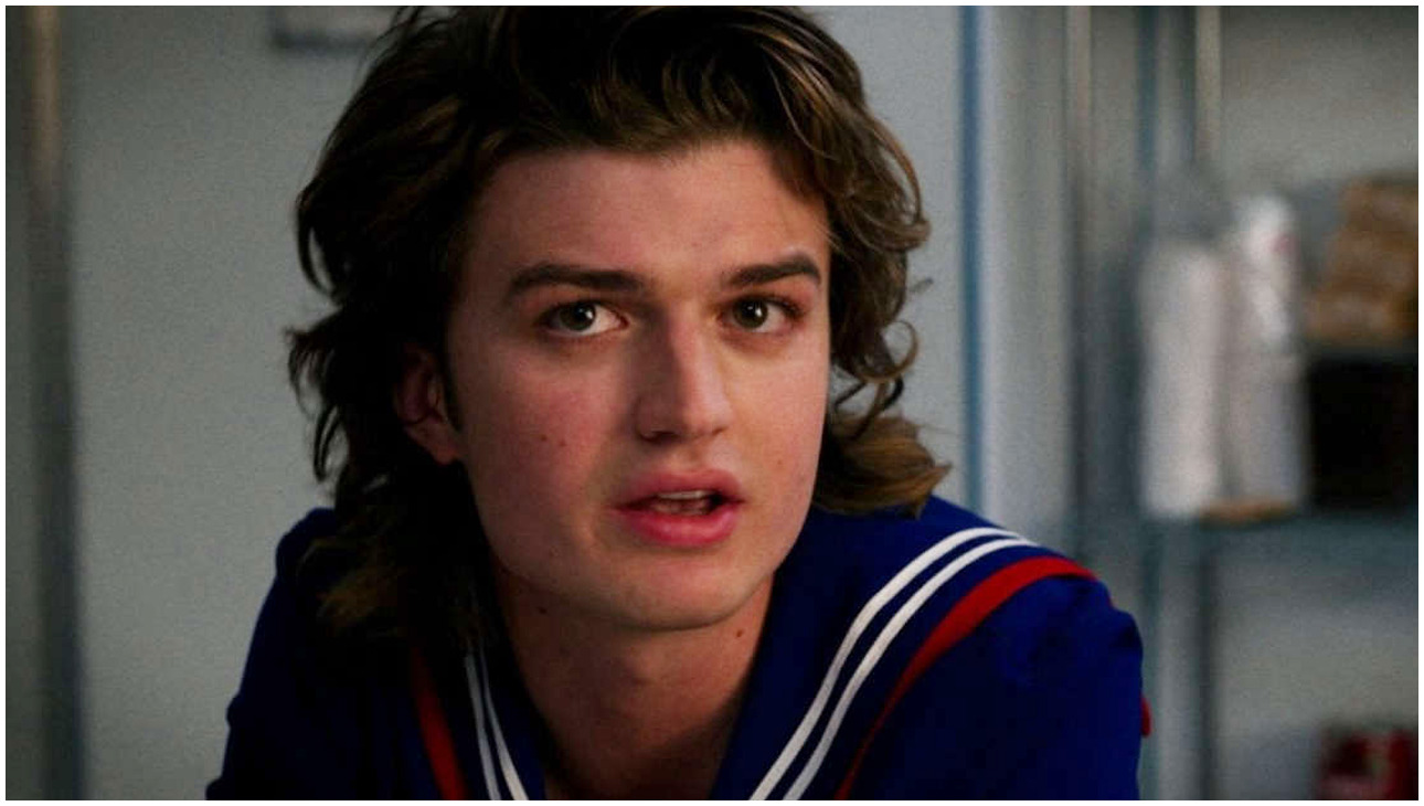 Stranger Things, Joe Keery sfoggia un look ispirato alla serie a un matrimonio virale Stranger Things, Joe Keery sfoggia un look ispirato alla serie a un matrimonio virale