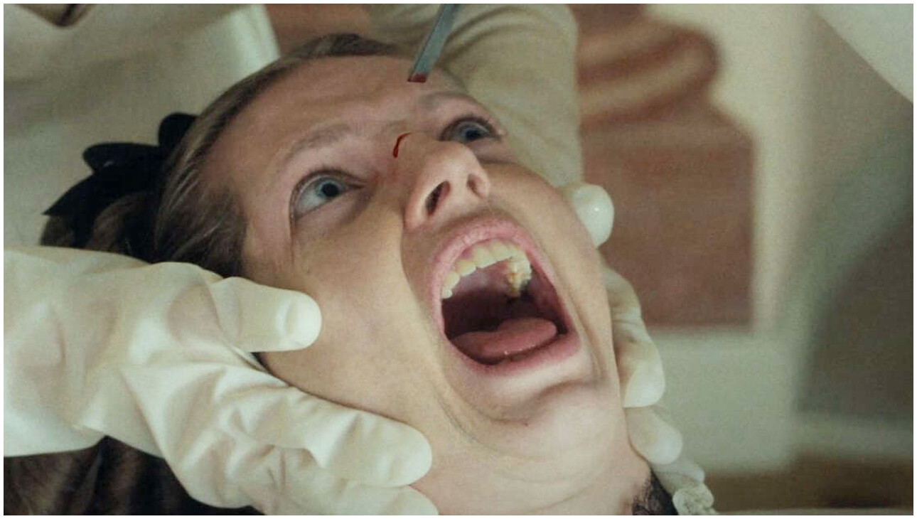 The Ugly Stepsister capovolge Cenerentola con un body horror femminista al cinema da oggi