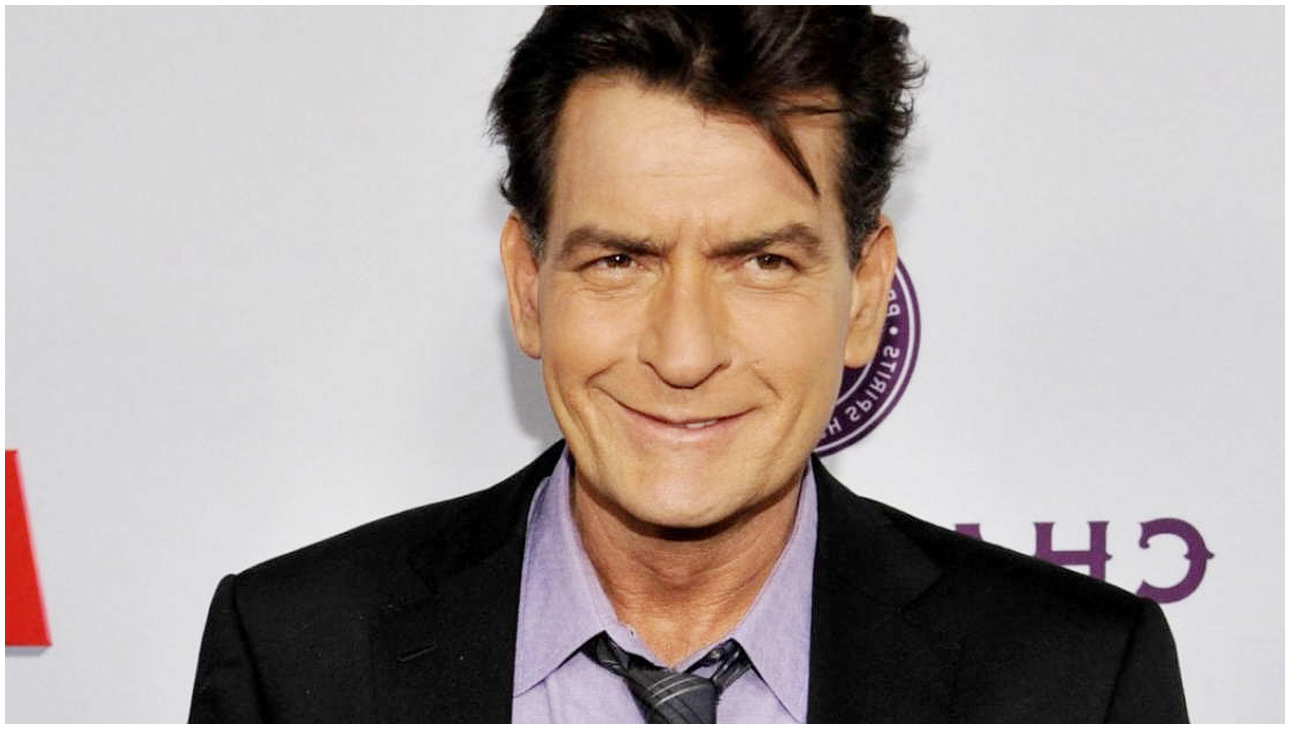 Nato il quattro luglio, Charlie Sheen rivela il tradimento di Oliver Stone per Tom Cruise Nato il quattro luglio, Charlie Sheen rivela il tradimento di Oliver Stone per Tom Cruise