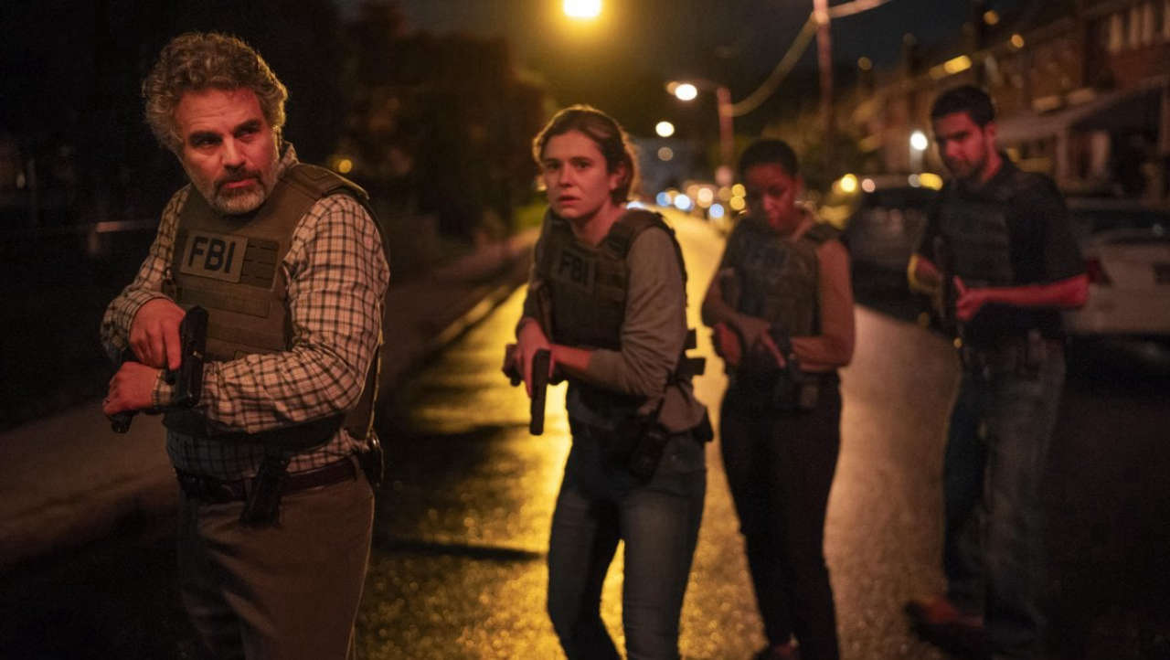 Task, la miniserie Sky con Mark Ruffalo e Tom Pelphrey racconta una storia avvincente