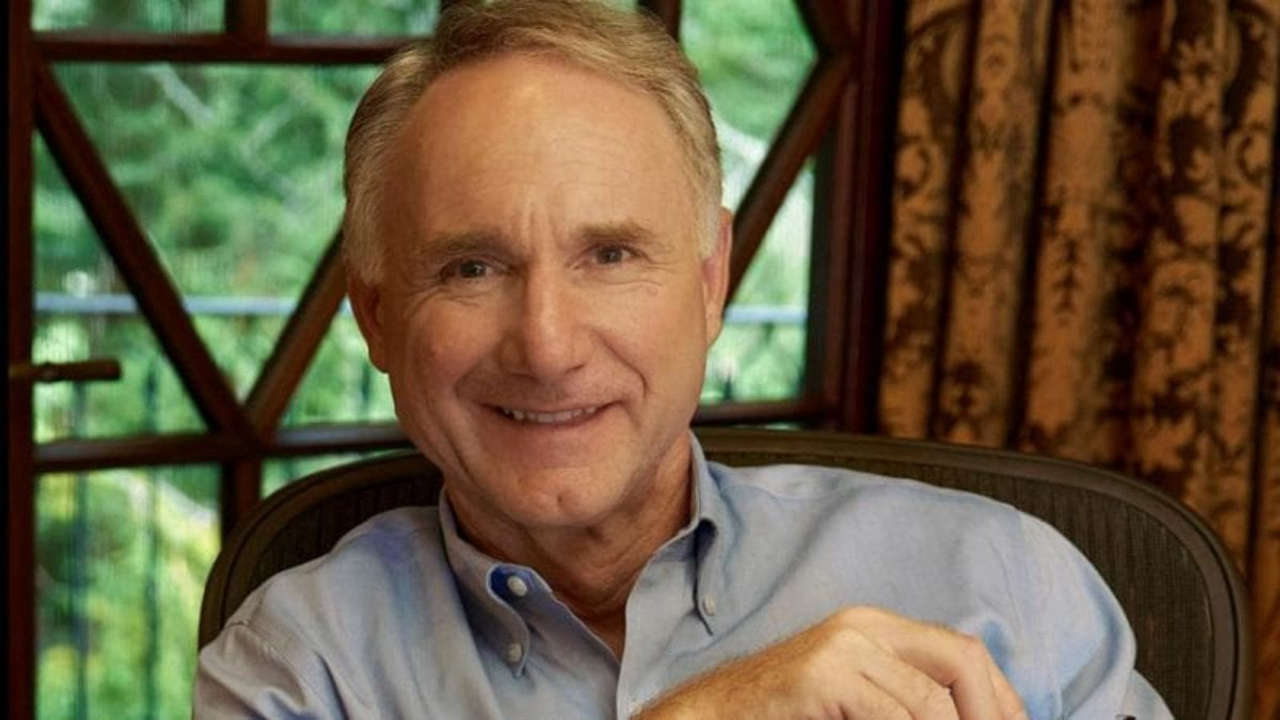 Dan Brown a La Ruota della Fortuna con Gerry Scotti contro Stefano De Martino