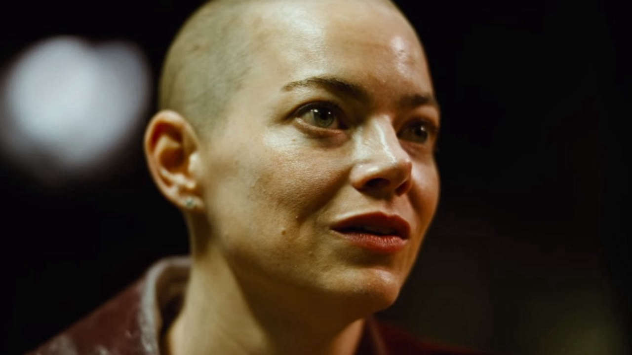 Bugonia: Emma Stone rapita e costretta a dichiarare di essere un’aliena nel nuovo trailer