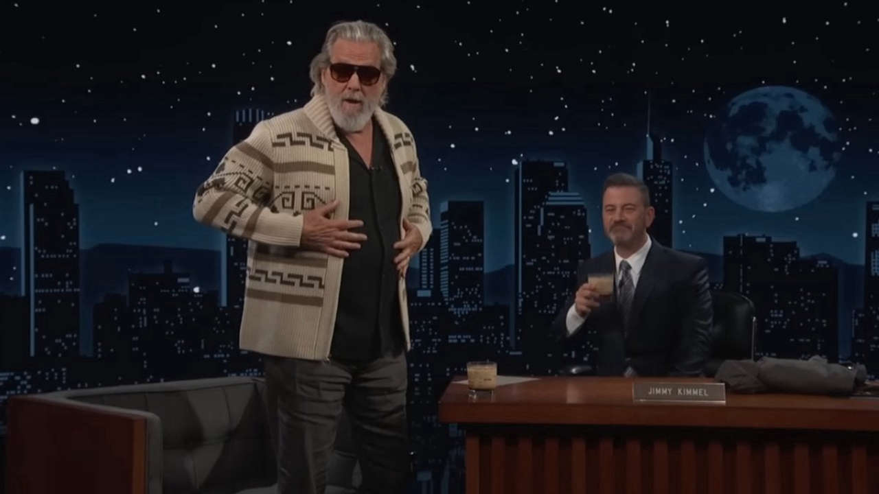 Il Drugo Lebowski di Jeff Bridges torna da Kimmel per un messaggio di calma all’America