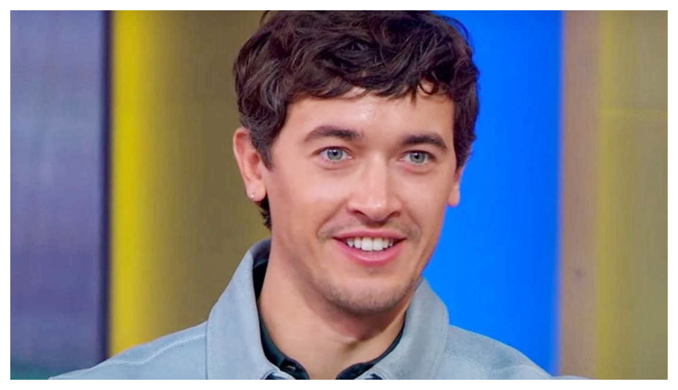 Tom Blyth loda la co-star della rom-com Netflix definendola la nuova Meg Ryan