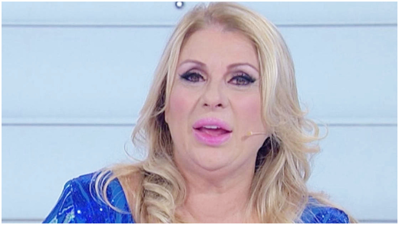 Amadeus nomina Tina Cipollari a La Corrida, un passo che potrebbe avvicinarlo a Mediaset