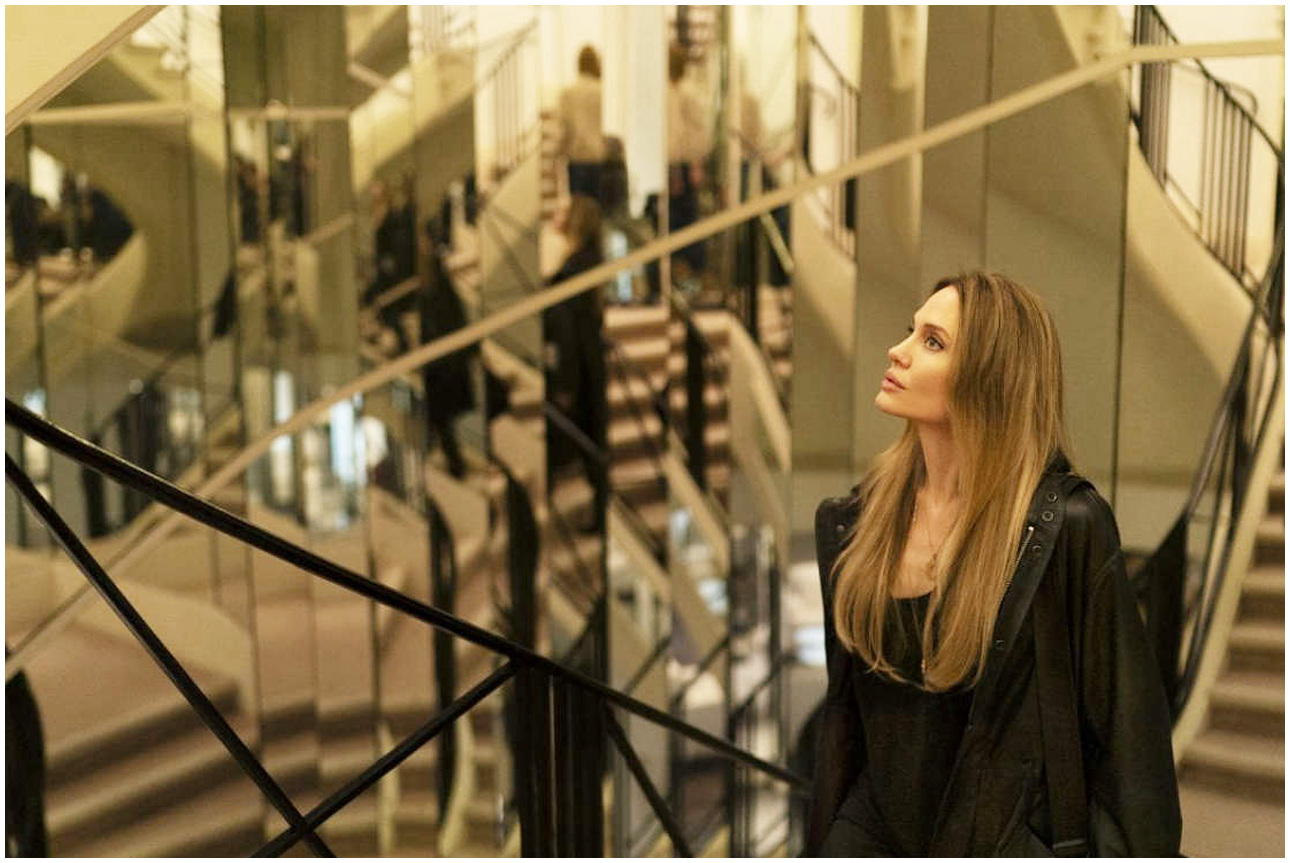 Couture, la recensione del film con Angelina Jolie e il suo impatto sul panorama cinematografico