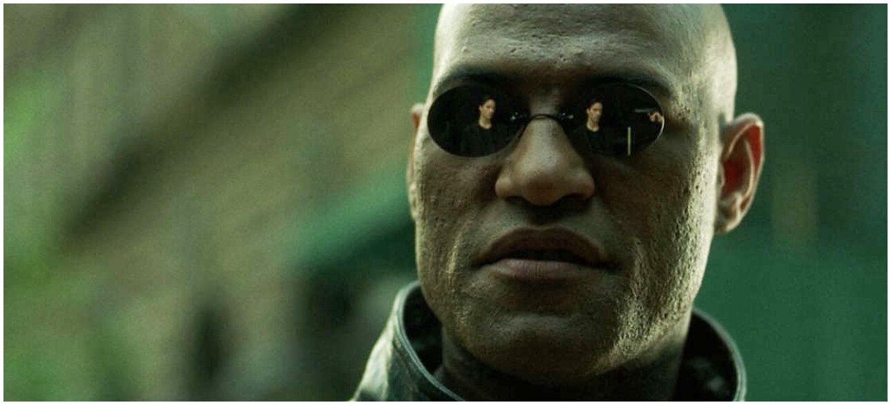 Matrix, Laurence Fishburne rivela il suo contributo al look iconico di Morpheus