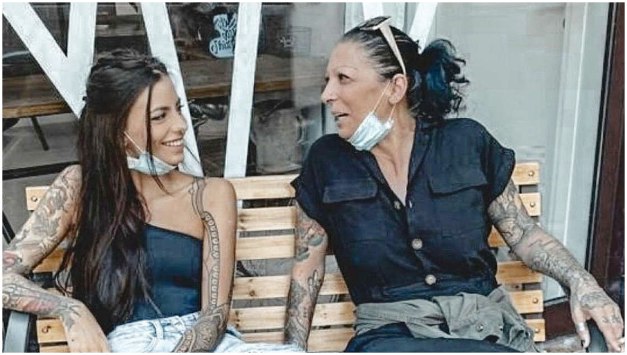 Grande Fratello, morta la madre di Anita Mazzotta: il suo commovente addio e il ritorno in Casa Grande Fratello, morta la madre di Anita Mazzotta: il suo commovente addio e il ritorno in Casa