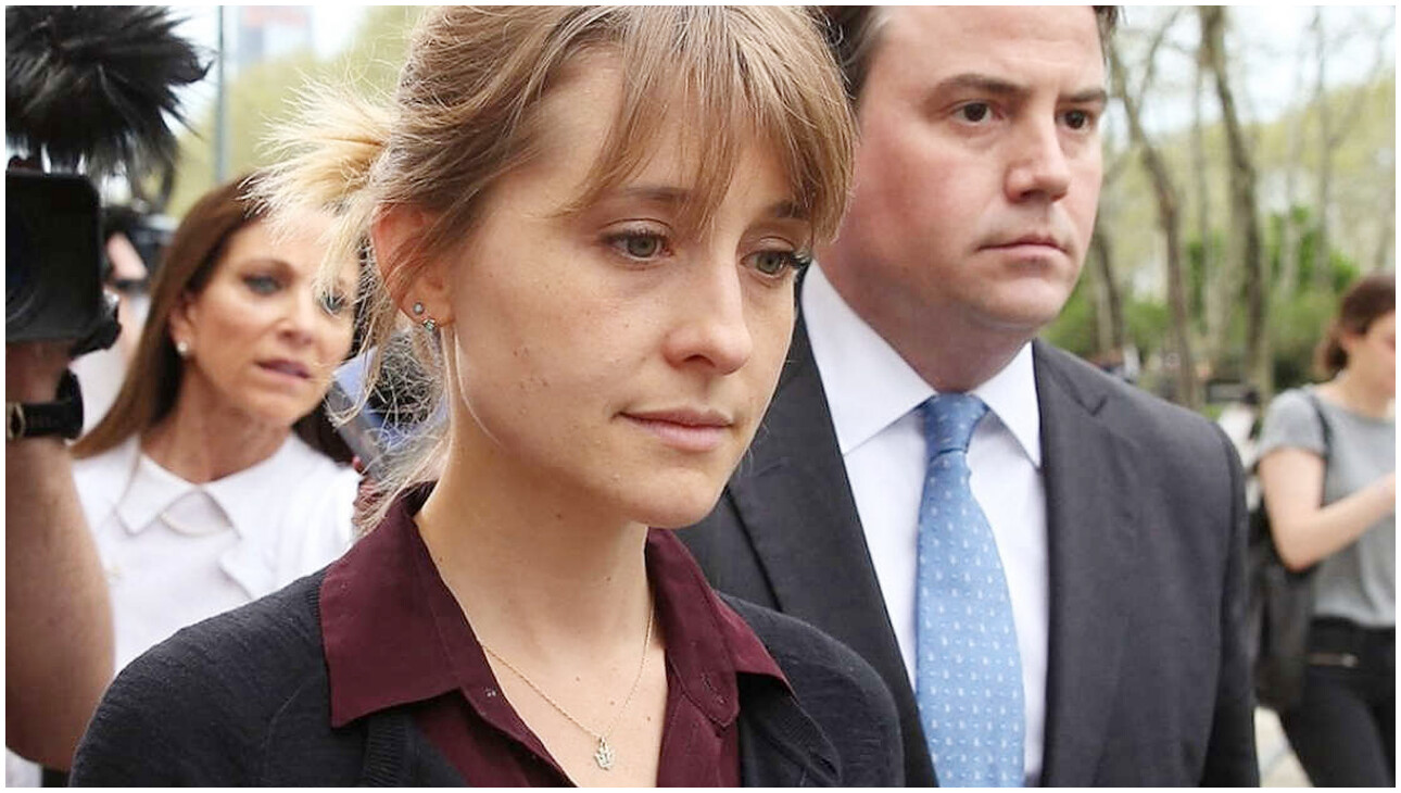 Smallville, Allison Mack racconta la sua esperienza in una setta durante un podcast