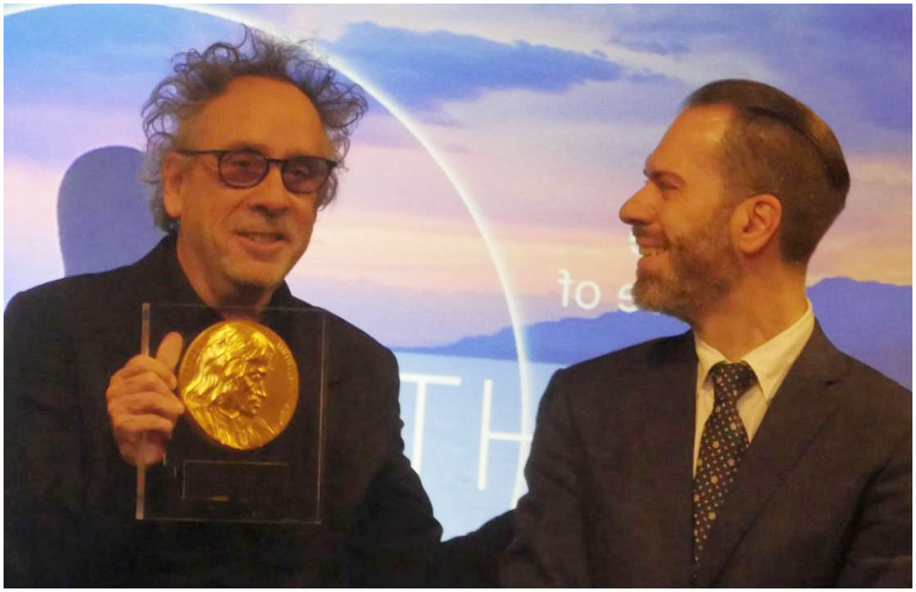 Tim Burton premiato come disegnatore dopo il successo cinematografico, un riconoscimento speciale