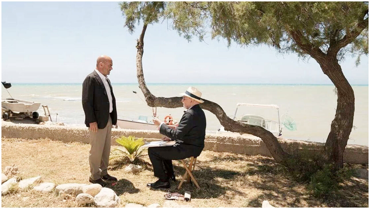 Il commissario Montalbano, stasera su Rai 1 Un diario del ’43 sui funerali di Pasquano e i segreti di Vigata