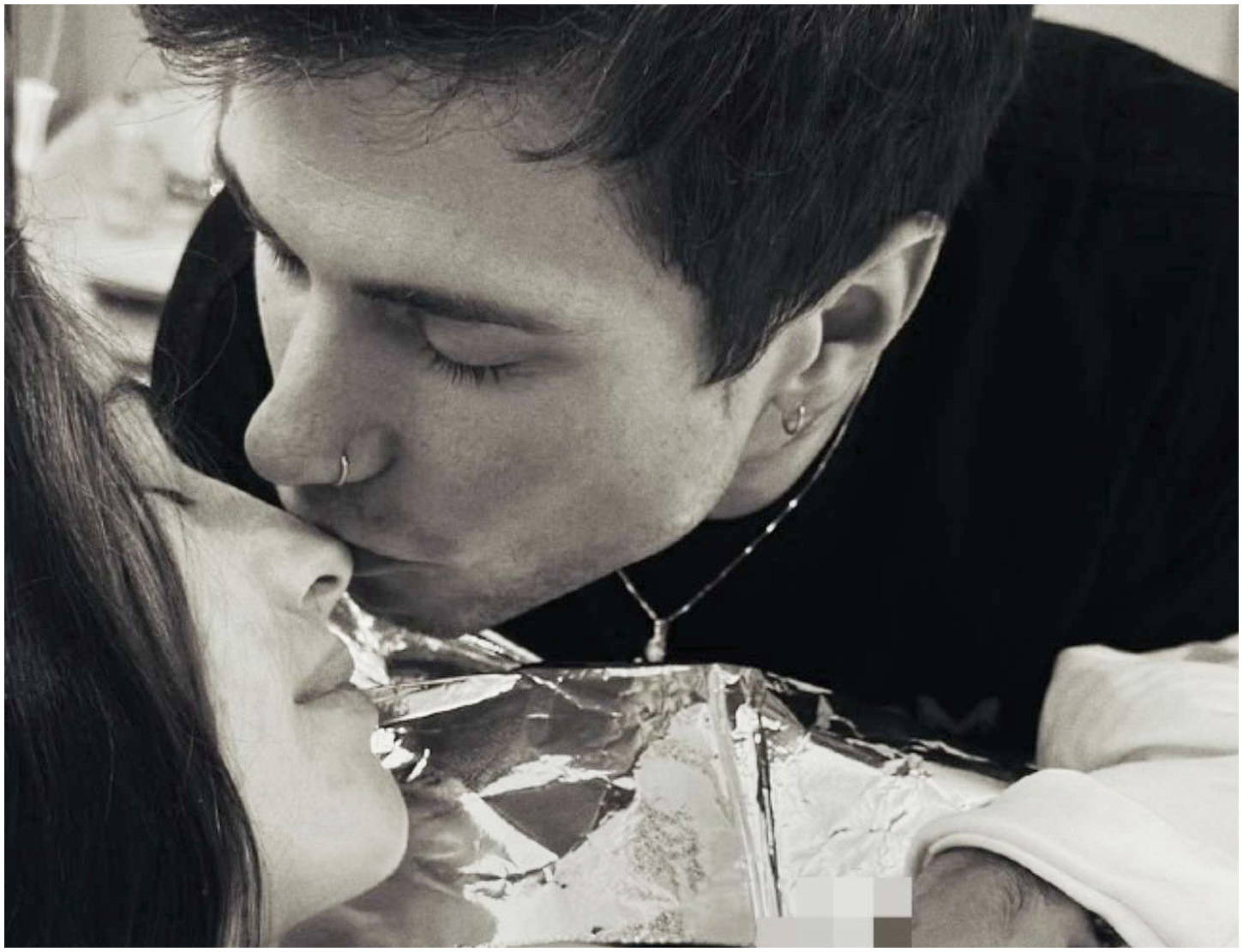 Le cicatrici di Benjamin Mascolo: il racconto del dolore per i due aborti della moglie Le cicatrici di Benjamin Mascolo: il racconto del dolore per i due aborti della moglie