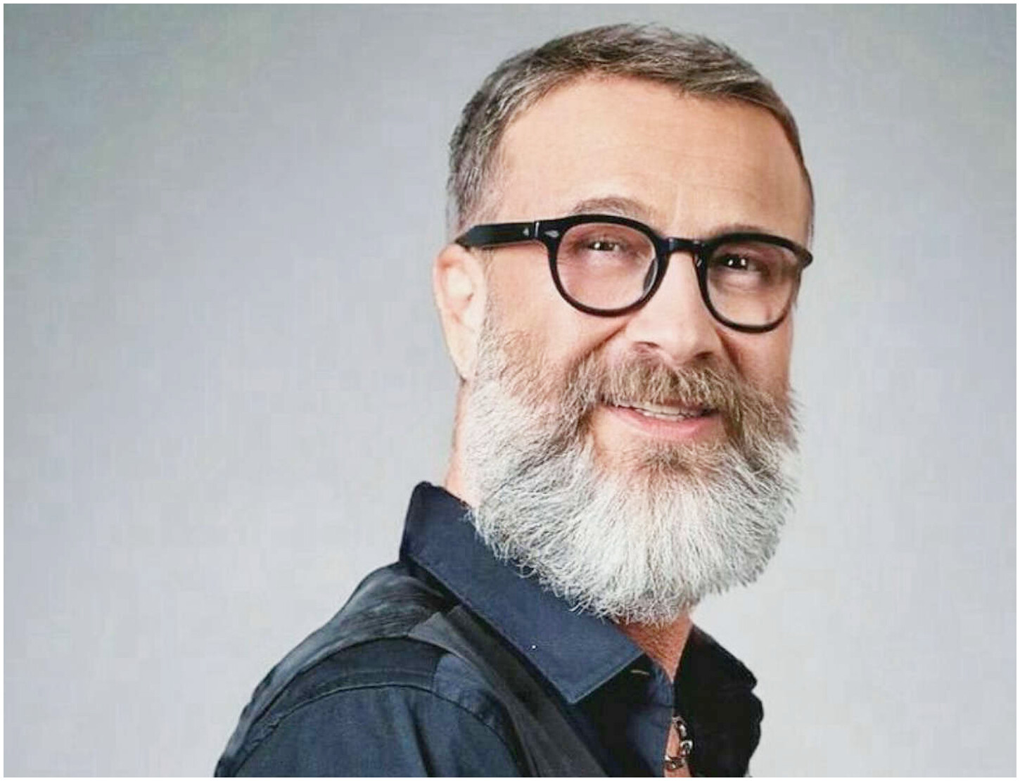 Marco Masini in concerto al forum: il suo impegno sul palco e l’importanza di guardare avanti