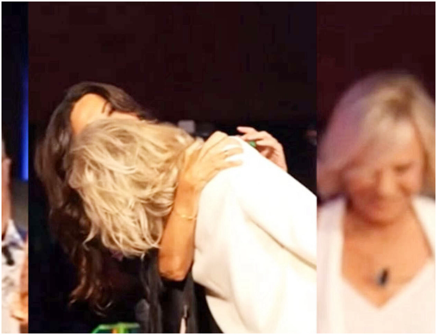 Maria De Filippi e Sabrina Ferilli, bellissimo momento di complicità nel backstage di un evento