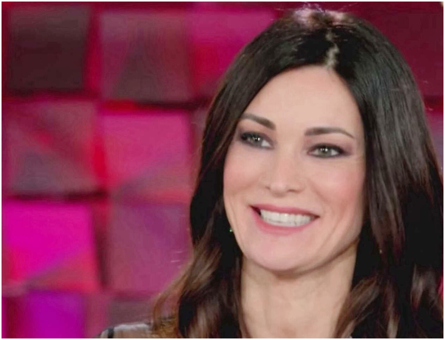Manuela Arcuri annuncia la separazione dal marito dopo i recenti scandali e polemiche.