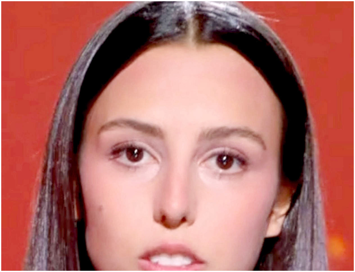 Jolanda Renga, figlia di Ambra, affronta il ricatto dopo aver inviato foto intime per amore Jolanda Renga, figlia di Ambra, affronta il ricatto dopo aver inviato foto intime per amore