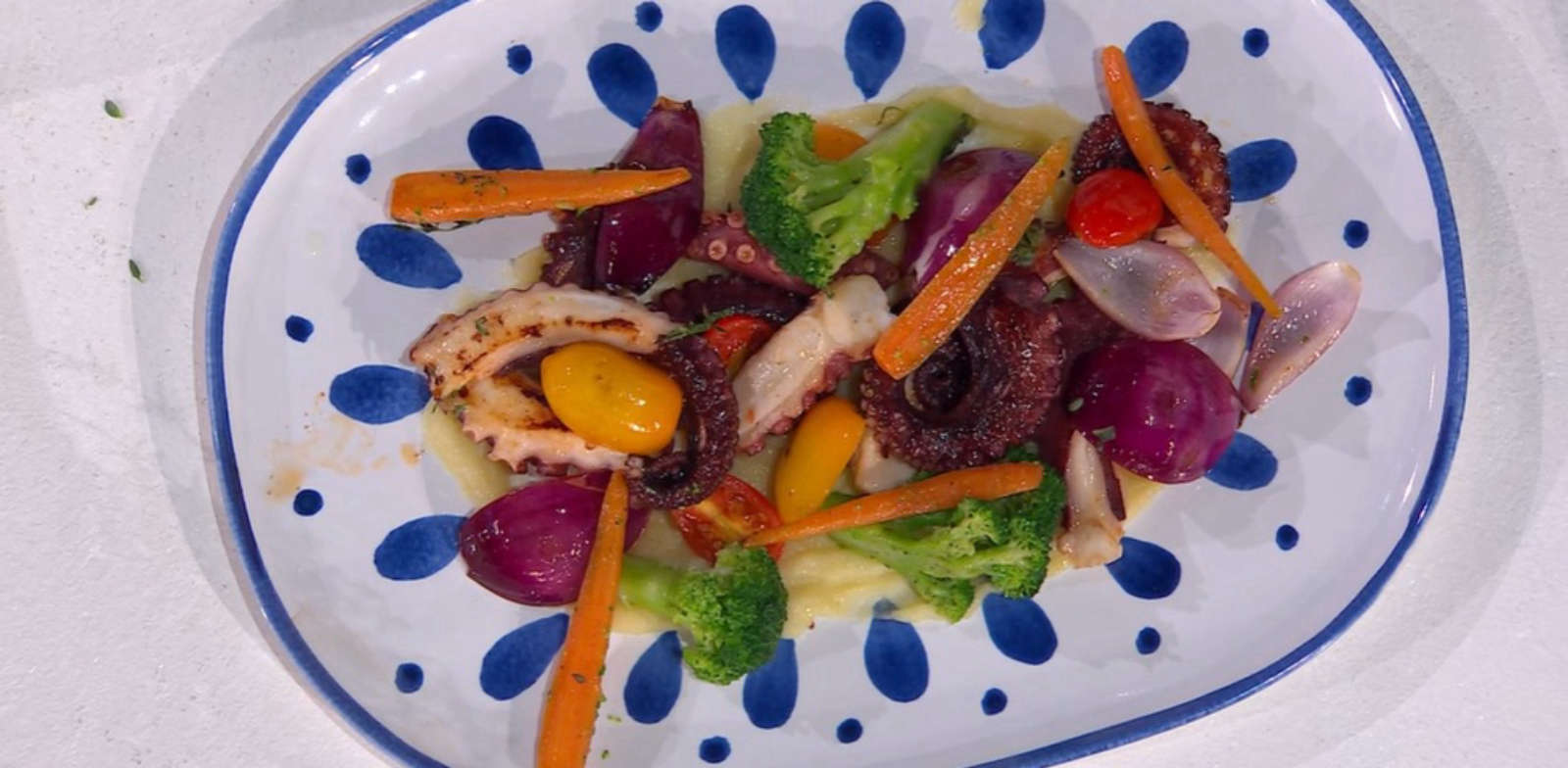 Polpo alla catalana di Mauro e Mattia Improta | É sempre mezzogiorno, 7 ottobre 2025 Polpo alla catalana di Mauro e Mattia Improta | É sempre mezzogiorno, 7 ottobre 2025