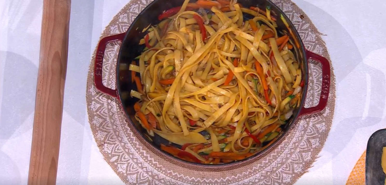 Pasta alla piastra con verdure di Davide Nanni | É sempre mezzogiorno, 7 ottobre 2025 Pasta alla piastra con verdure di Davide Nanni | É sempre mezzogiorno, 7 ottobre 2025