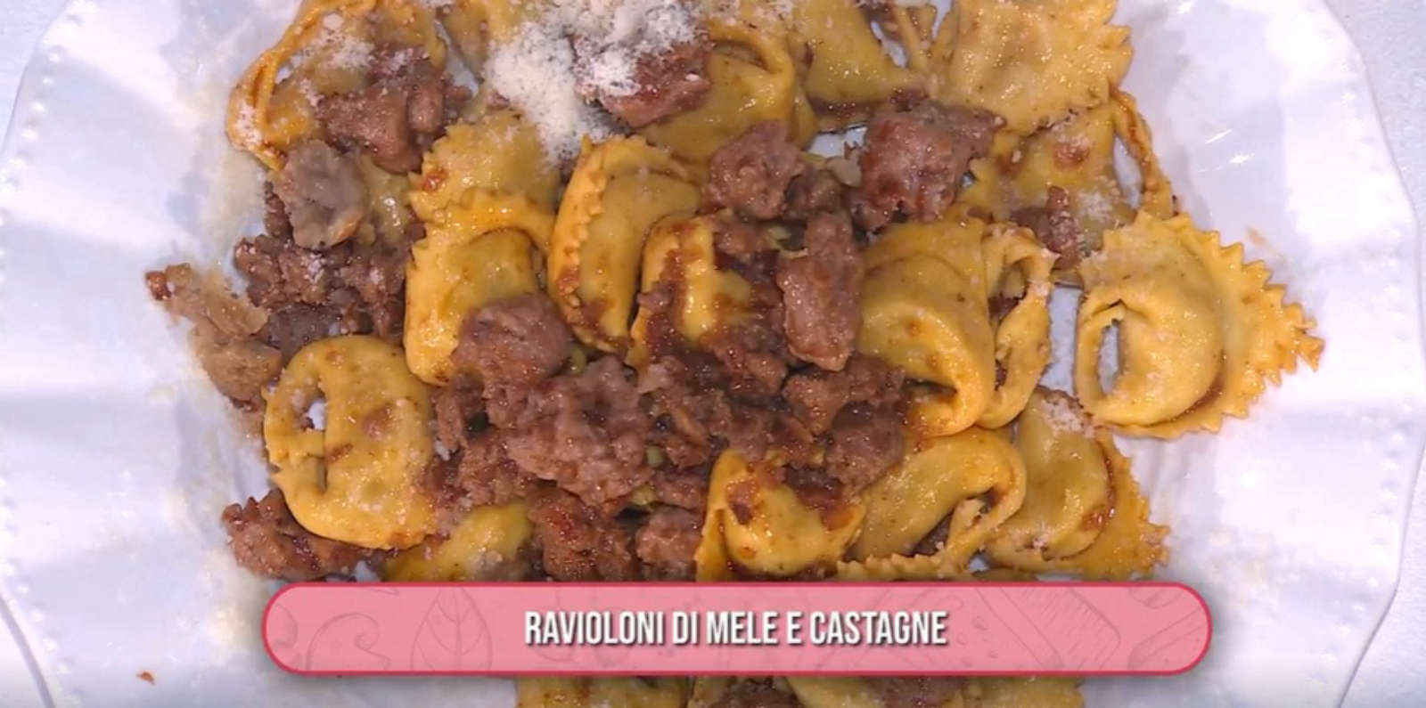 Ravioloni di mele e castagne di Daniele Persegani | É sempre mezzogiorno, 8 ottobre 2025 Ravioloni di mele e castagne di Daniele Persegani | É sempre mezzogiorno, 8 ottobre 2025