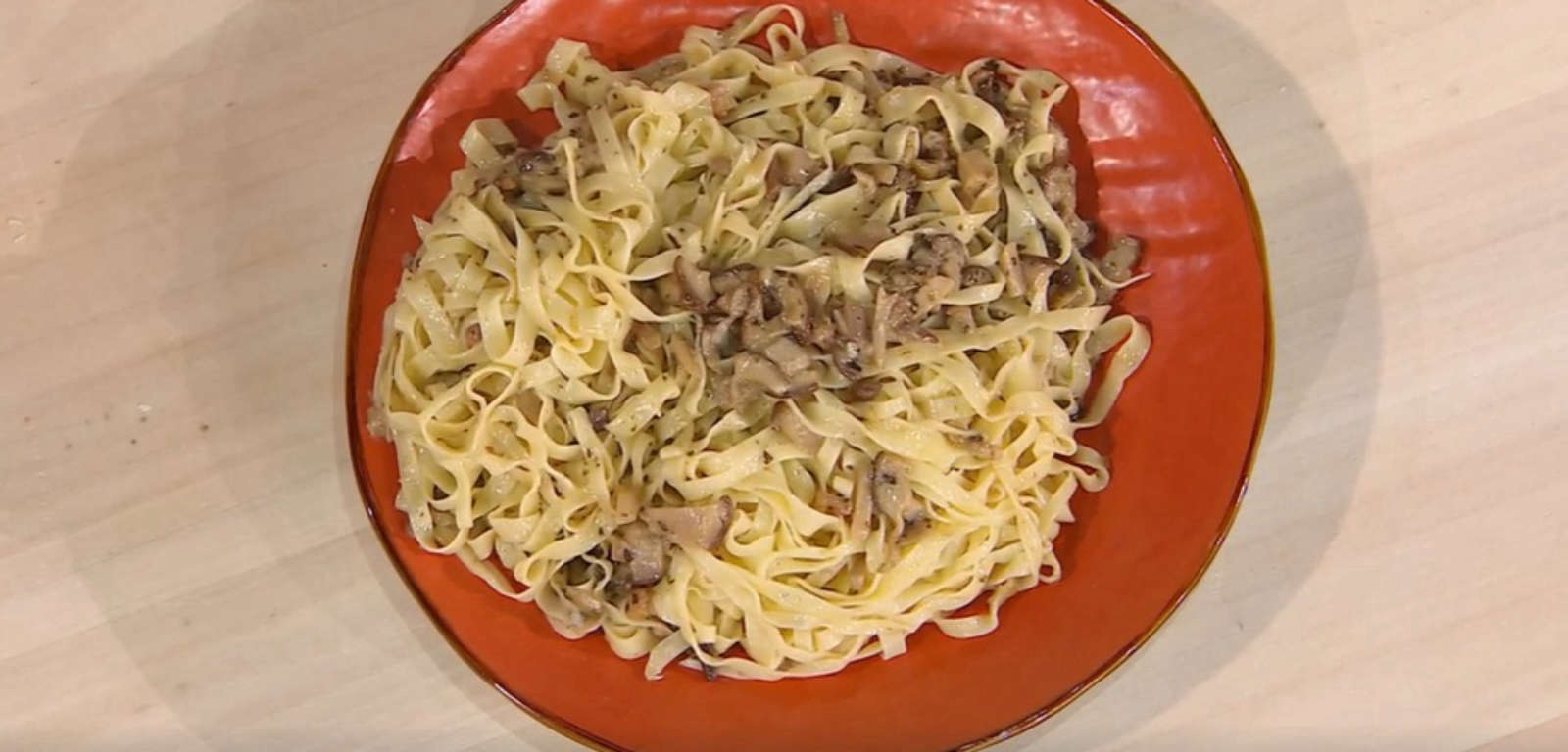 Tagliatelle ai porcini di Alessandra Spisni | É sempre mezzogiorno, 9 ottobre 2025