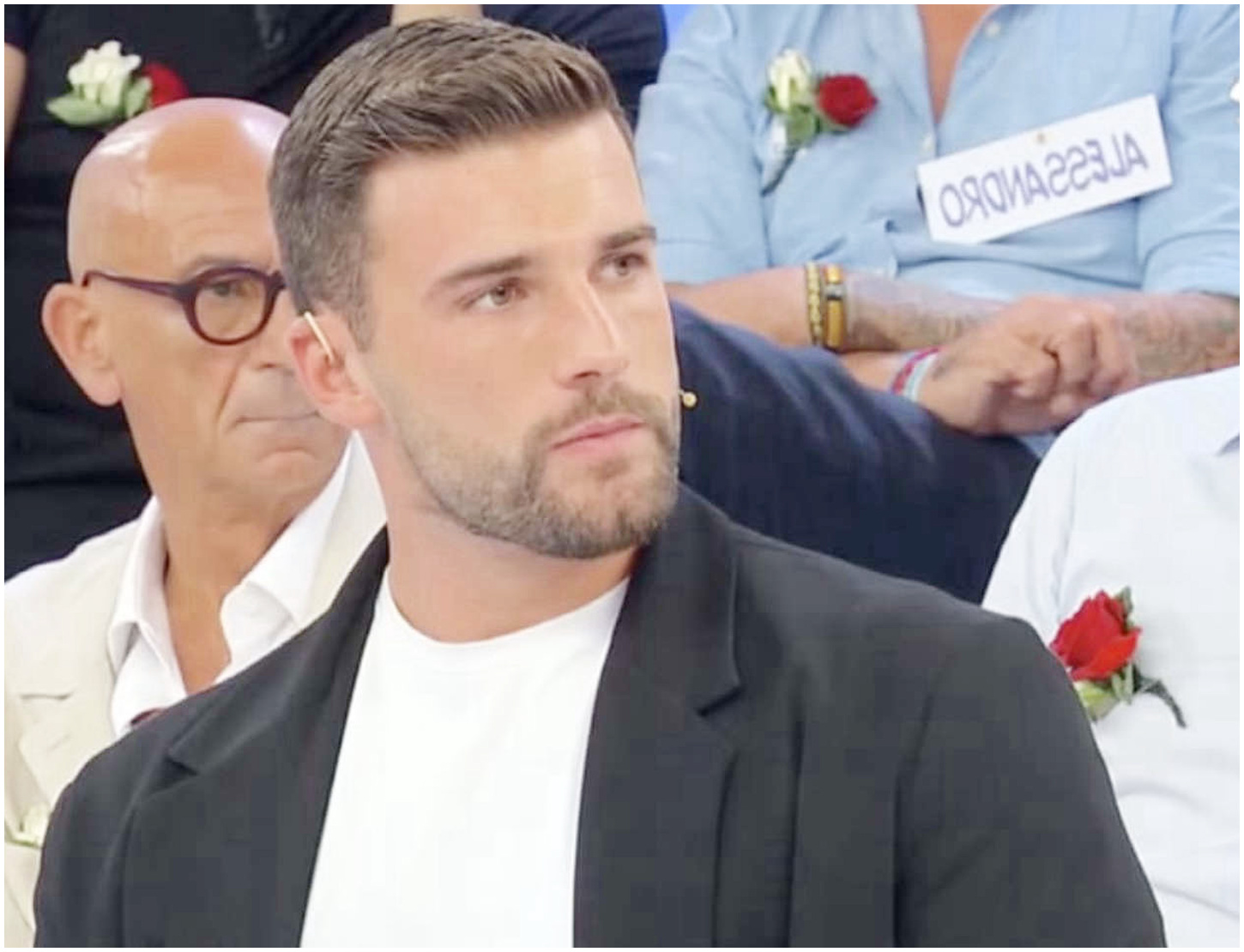 Uomini e donne: Flavio conquista il primo bacio in esterna, Maria De Filippi rimane sorpresa