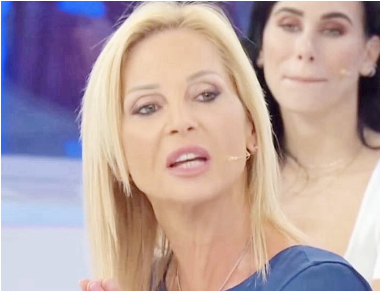 Uomini e donne, una dama abbandona il programma tra polemiche e reazioni dei protagonisti