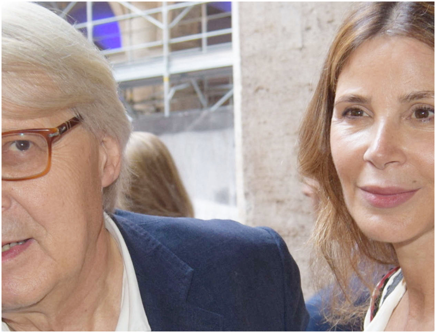 La compagna di Vittorio Sgarbi accusa Evelina, sua figlia, di mancanza di scrupoli e rispetto. La compagna di Vittorio Sgarbi accusa Evelina, sua figlia, di mancanza di scrupoli e rispetto.