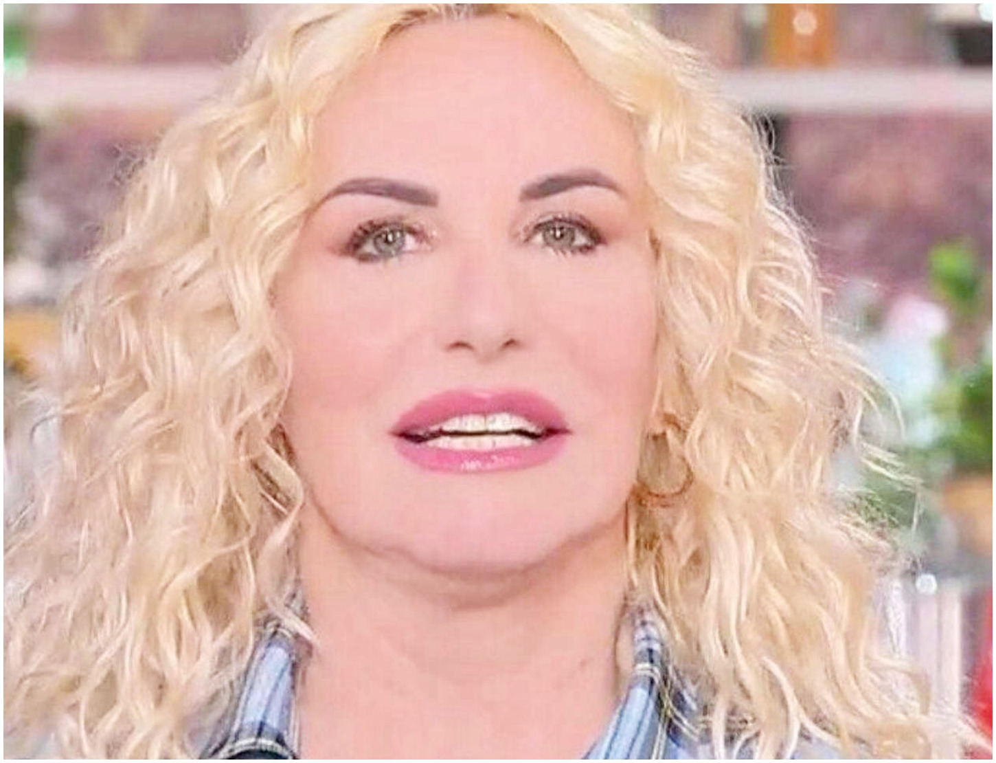 Il pasticcio di Antonella Clerici su È sempre mezzogiorno provoca confusione in diretta televisiva