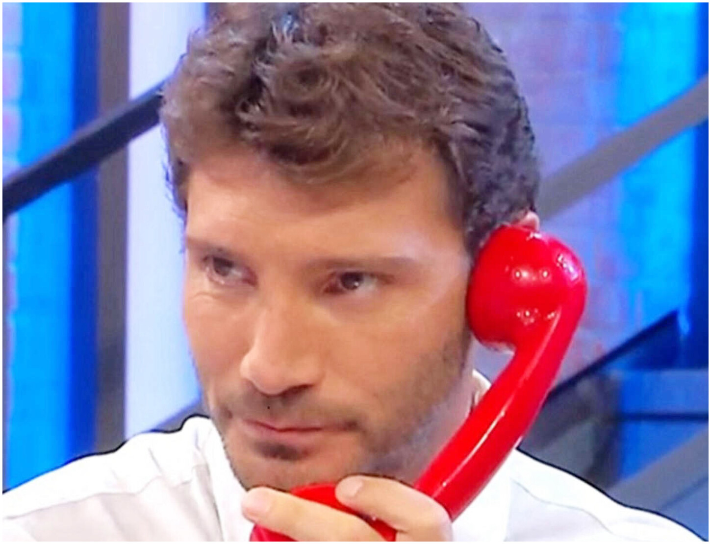 Affari Tuoi, preoccupazioni per De Martino: emergono dettagli sui provini in una regione critica