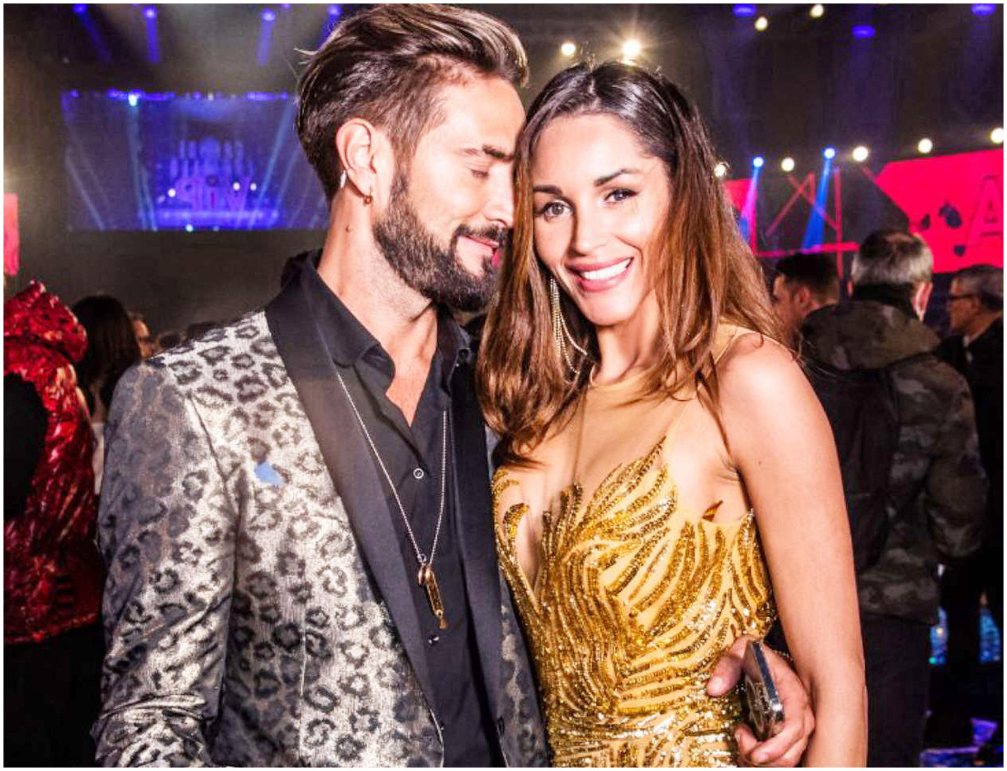 Alex Belli e Delia rivelano il sesso del loro bambino, il nome scelto e la data di nascita prevista