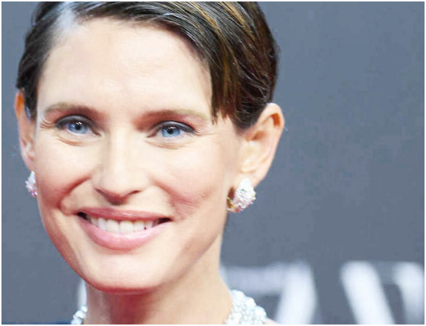 Bianca Balti premiata da We Do It Together e parla del suo ruolo di mamma lontana dal lavoro