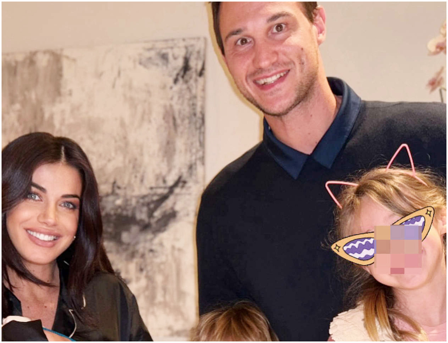 Danilo Gallinari accoglie il terzo figlio: dolce foto di famiglia con il neonato e i genitori