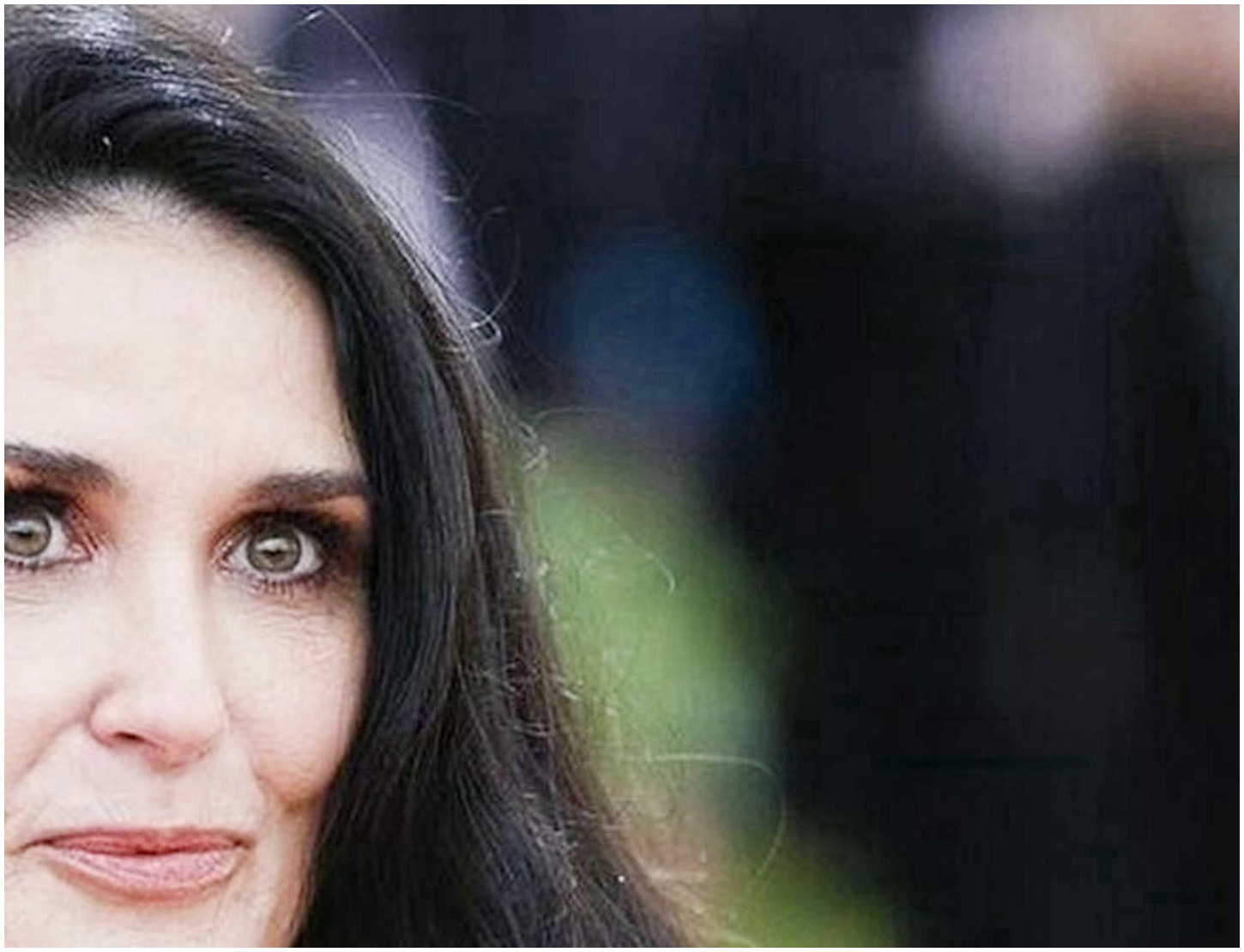 Demi Moore parla di rischi e di come affrontare le proprie paure a 63 anni di vita e carriera.