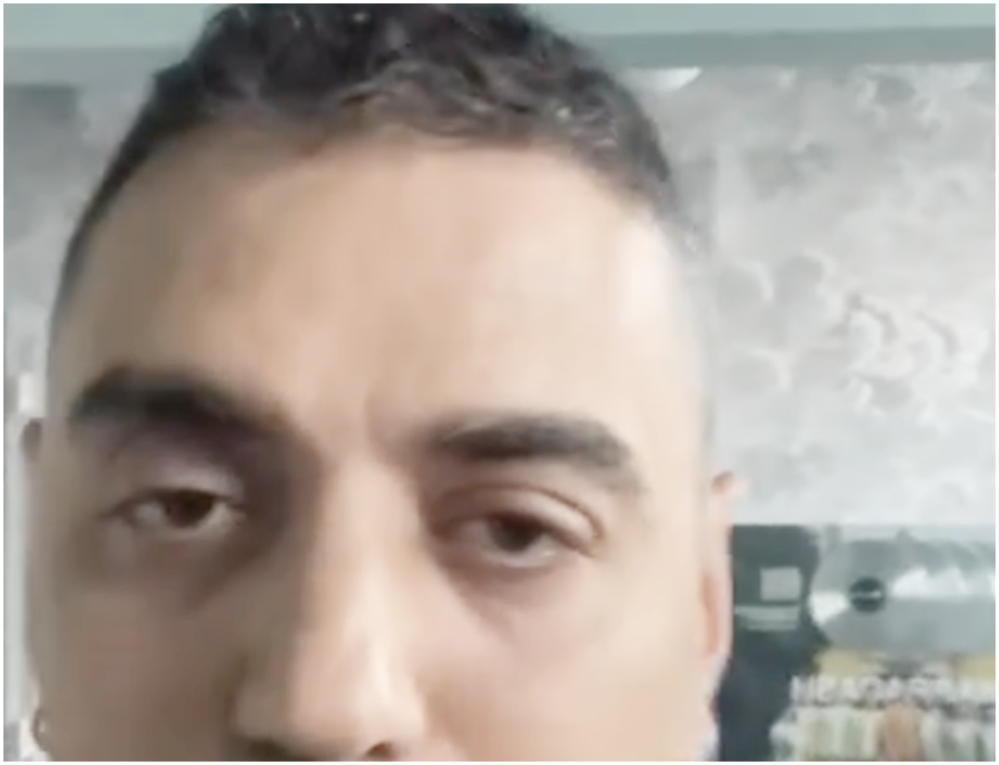 Marracash racconta la sua verità sulla rottura con Elodie, un momento devastante per lui.