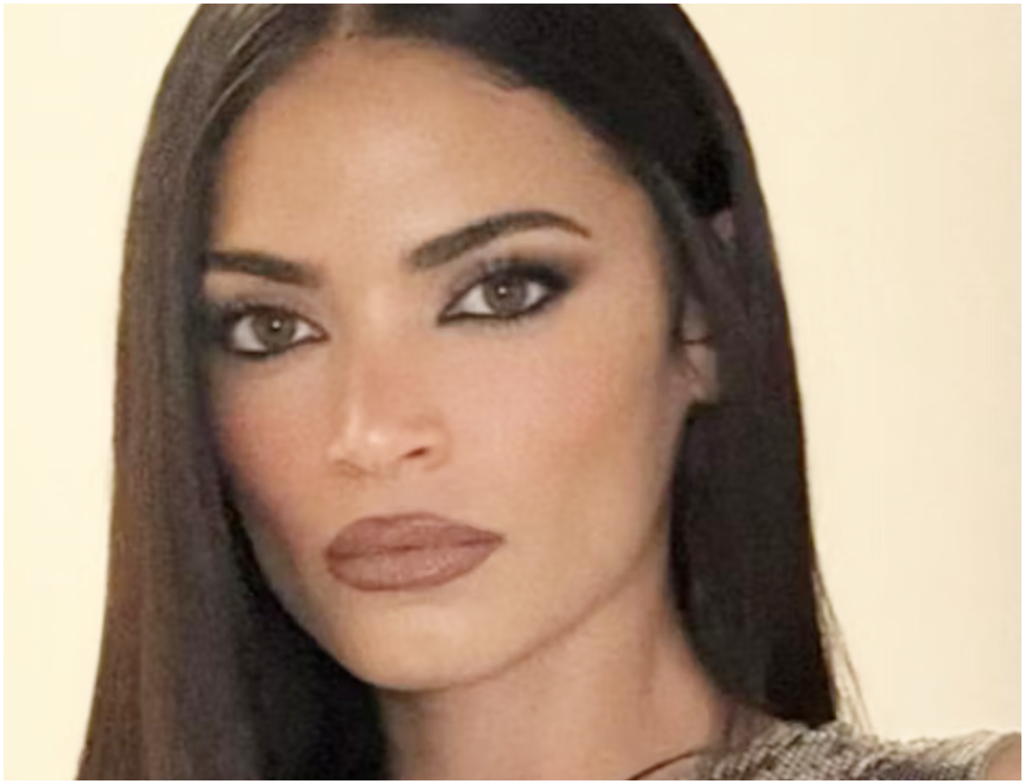 Elodie reagisce con forza durante il concerto: “Te lo spacco quel cellulare” a un fan invadente