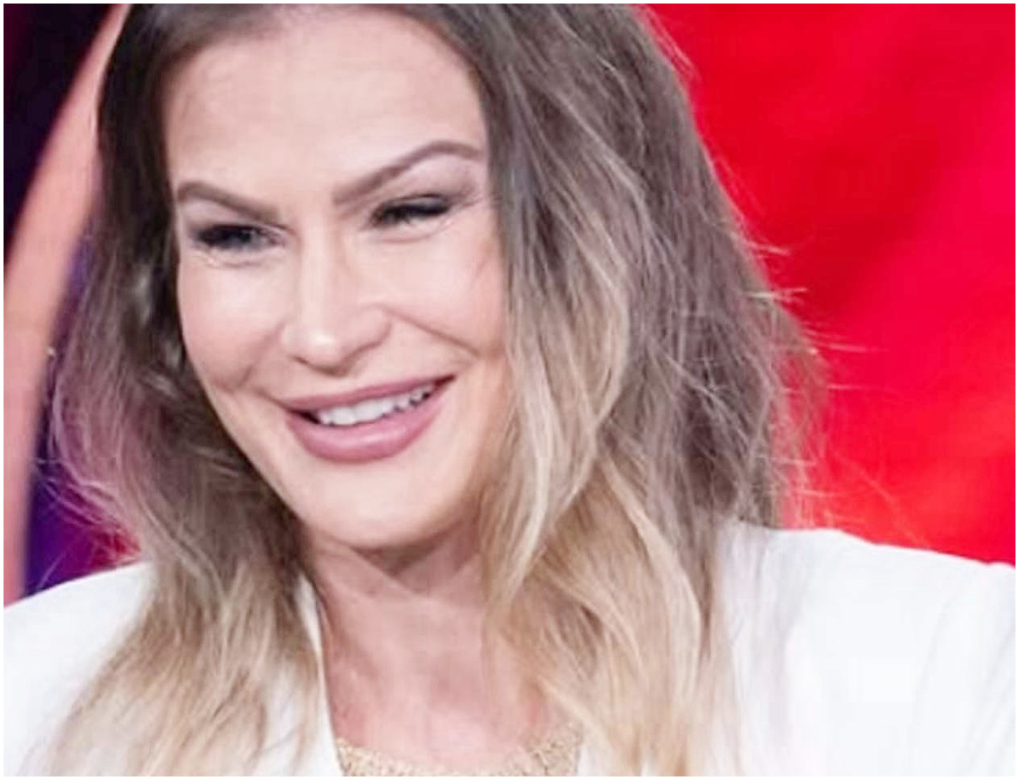 Eva Henger debutta alla regia e analizza il rapporto tra ragazze di oggi e social media